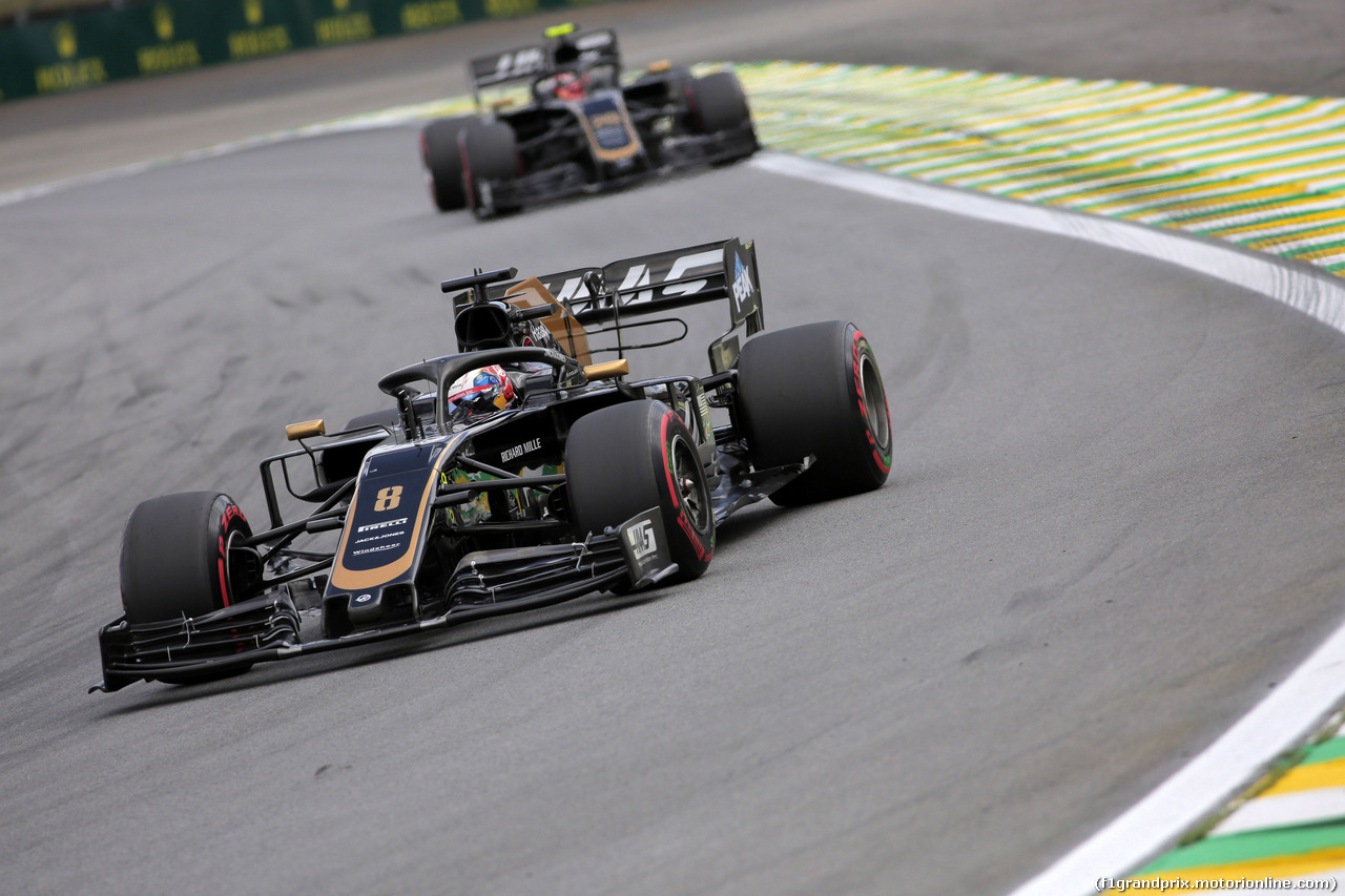 GP BRASILE, 16.11.2019 - Qualifiche, Romain Grosjean (FRA) Haas F1 Team VF-19 davanti a Kevin Magnussen (DEN) Haas F1 Team VF-19