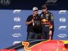 GP BRASILE, 16.11.2019 - Qualifiche, Max Verstappen (NLD) Red Bull Racing celebrates the Pirelli Pole Position Award with Rubens Barrichello (BRA)