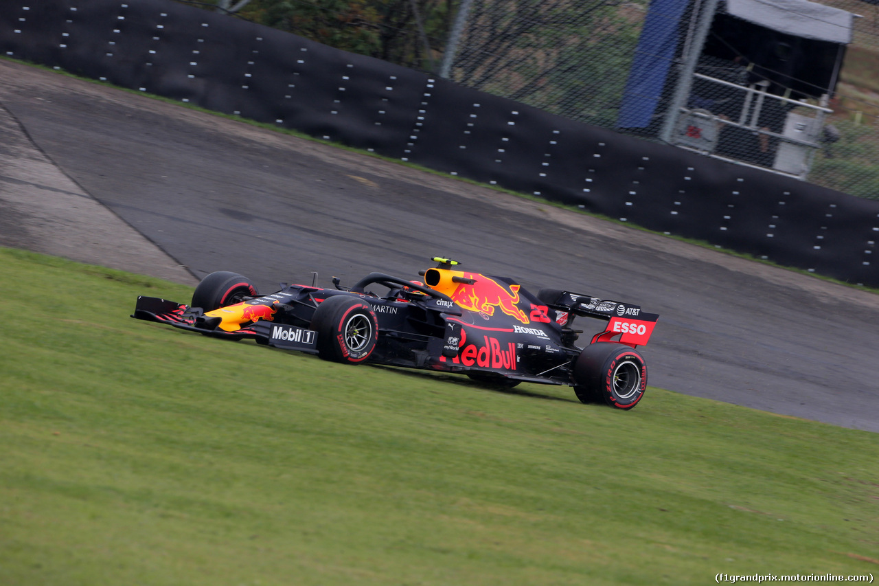 GP BRASILE, 15.11.2019 - Prove Libere 1, Crash, Alexander Albon (THA) Red Bull Racing RB15