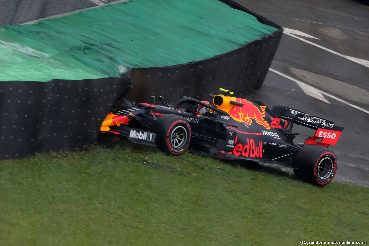 GP BRASILE, 15.11.2019 - Prove Libere 1, Crash, Alexander Albon (THA) Red Bull Racing RB15