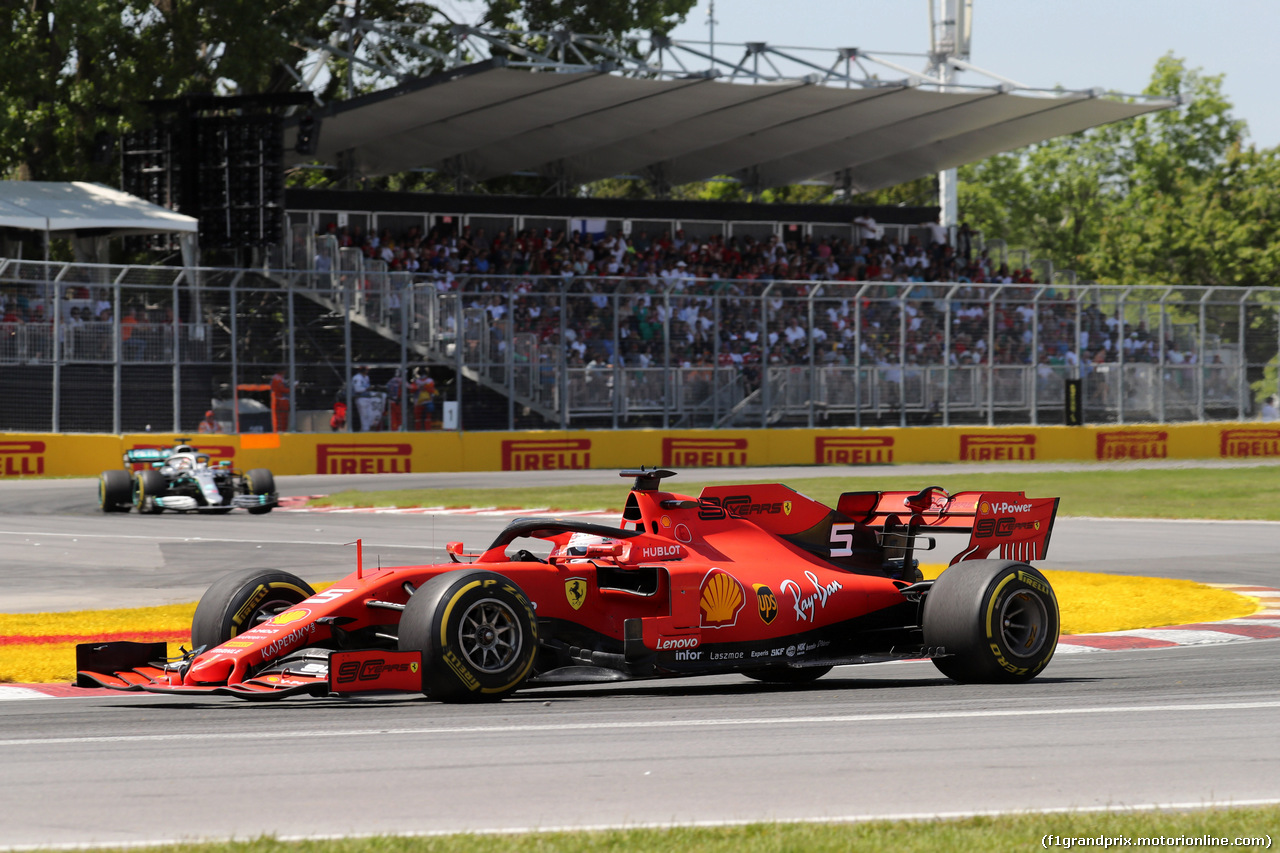 GP CANADA, 09.06.2019 - Gara, Sebastian Vettel (GER) Ferrari SF90 davanti a Lewis Hamilton (GBR) Mercedes AMG F1 W10