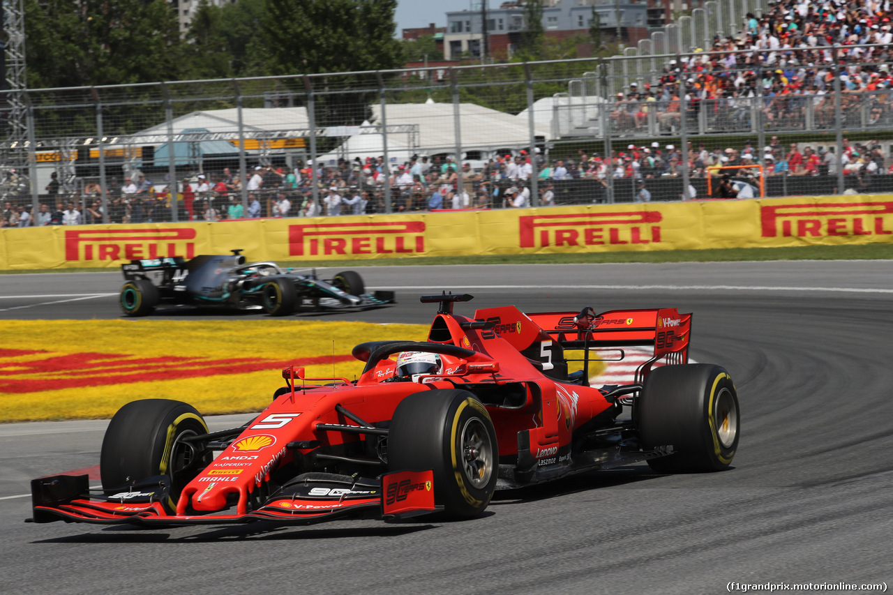 GP CANADA, 09.06.2019 - Gara, Sebastian Vettel (GER) Ferrari SF90 davanti a Lewis Hamilton (GBR) Mercedes AMG F1 W10