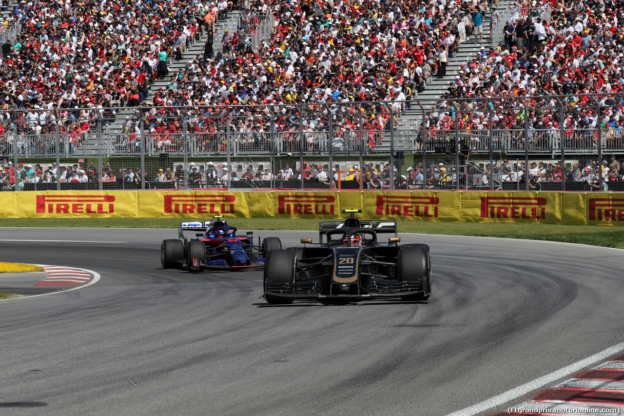 GP CANADA, 09.06.2019 - Gara, Kevin Magnussen (DEN) Haas F1 Team VF-19 davanti a Alexander Albon (THA) Scuderia Toro Rosso STR14