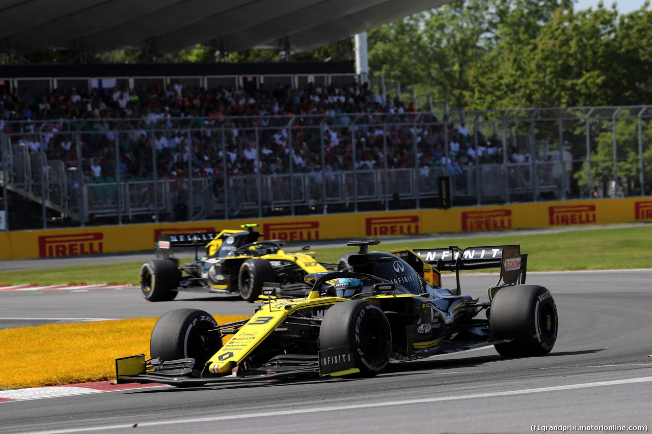 GP CANADA, 09.06.2019 - Gara, Daniel Ricciardo (AUS) Renault Sport F1 Team RS19 davanti a Nico Hulkenberg (GER) Renault Sport F1 Team RS19