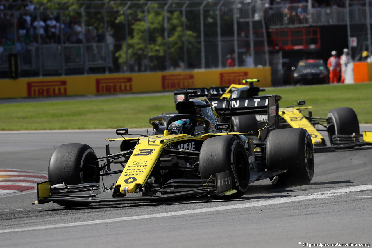 GP CANADA, 09.06.2019 - Gara, Daniel Ricciardo (AUS) Renault Sport F1 Team RS19 davanti a Nico Hulkenberg (GER) Renault Sport F1 Team RS19