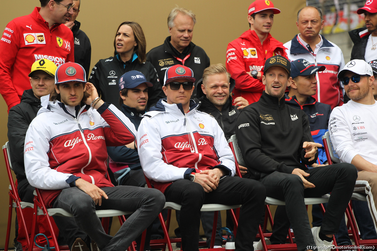 GP CINA, 14.04.2019- driver parade, Kimi Raikkonen (FIN) Alfa Romeo Racing C38 e Antonio Giovinazzi (ITA) Alfa Romeo Racing C38