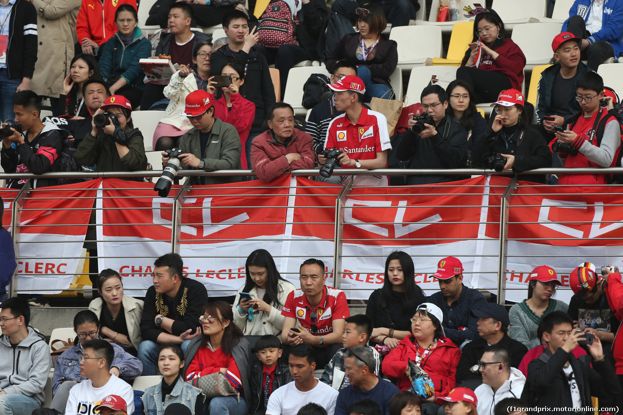 GP CINA, 12.04.2019- Prove Libere 2, Fans on the grandstand