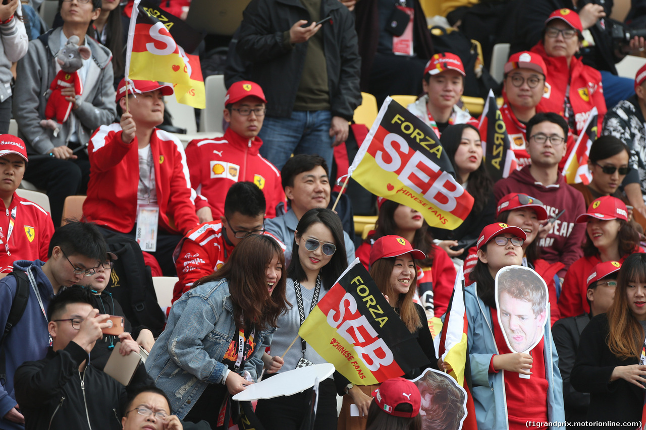 GP CINA, 12.04.2019- Prove Libere 2, Fans on the grandstand