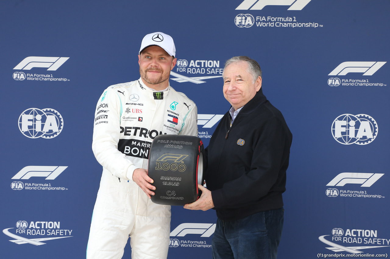 GP CINA, 13.04.2019- Qualifiche celebration: Pole Position Pirelli Award - Valtteri Bottas (FIN) Mercedes AMG F1 W10 EQ Power e Jean Todt (FRA) Fia President