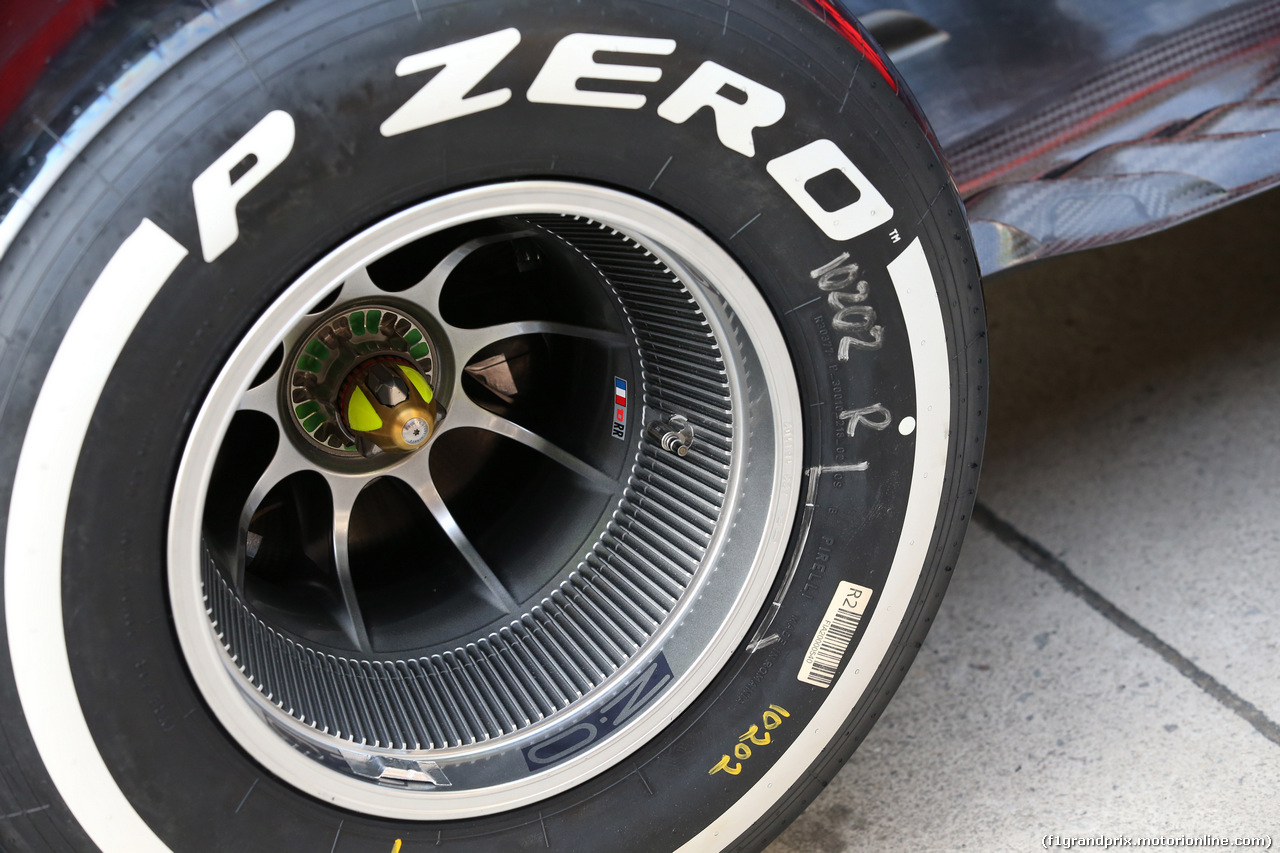 GP CINA, 11.04.2019- Aston Martin Red Bull Racing RB15 OZ Wheel