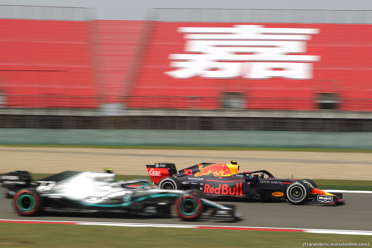 GP CINA, 12.04.2019- Prove Libere 1, Pierre Gasly (FRA) Redbull Racing RB15 overtakes Lewis Hamilton (GBR) Mercedes AMG F1 W10 EQ Power