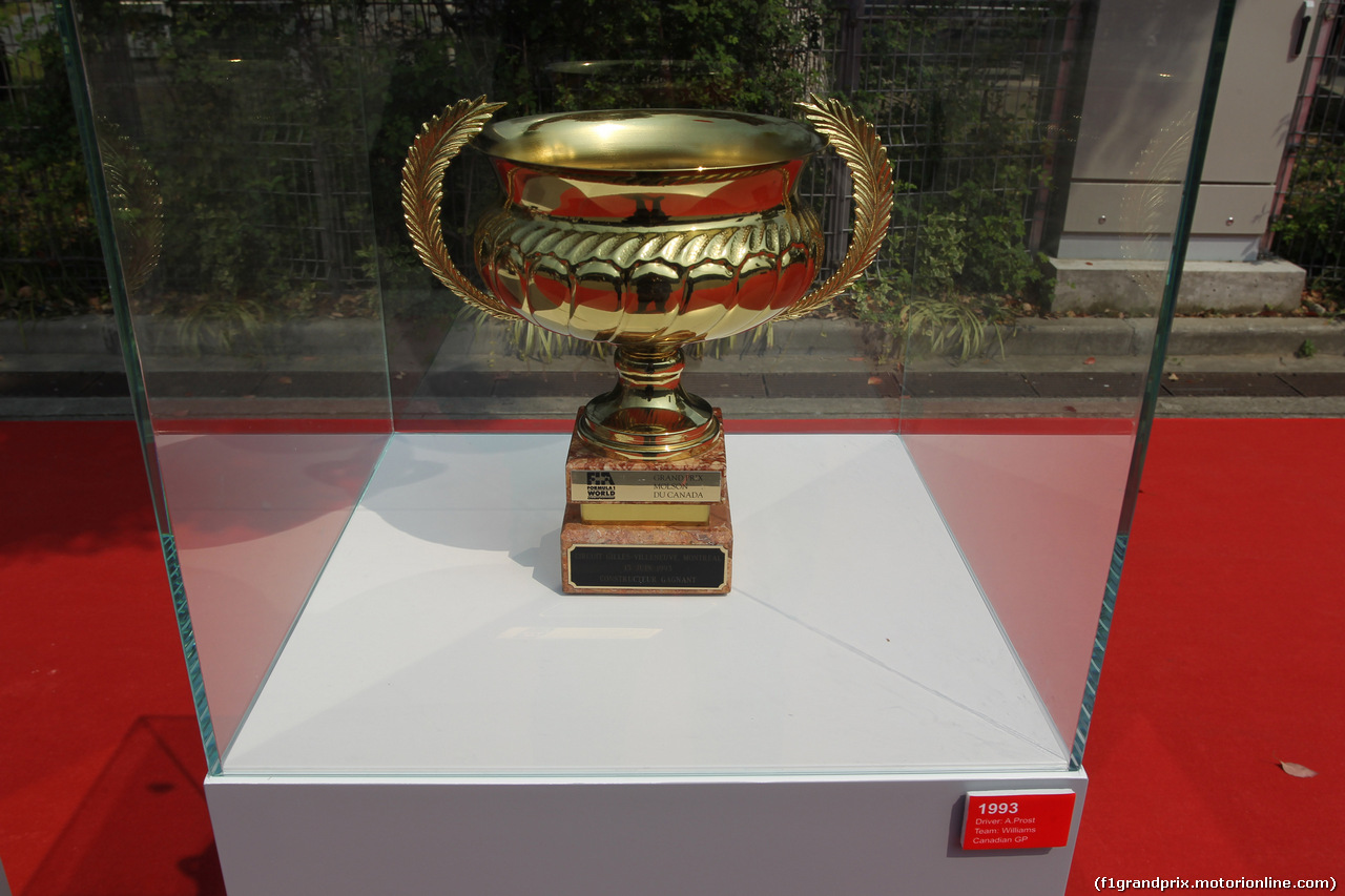 GP CINA, 12.04.2019- Exposition of F1 Old Trophy