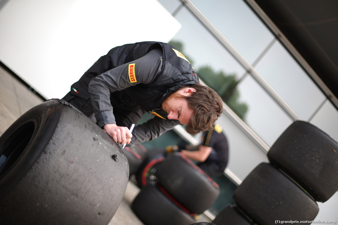 GP CINA, 12.04.2019- Pirelli tech is working on tire