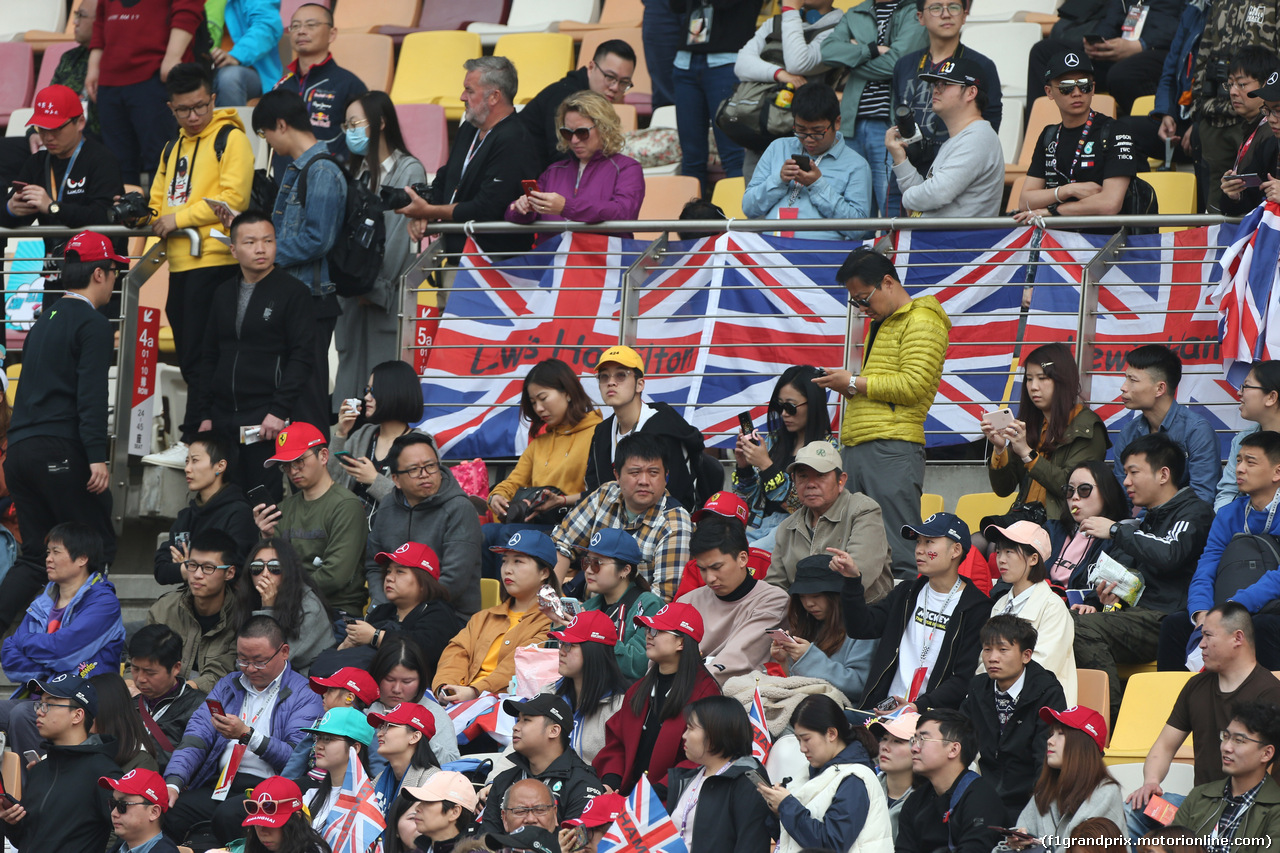 GP CINA, 12.04.2019- Prove Libere 2, Fans on the grandstand