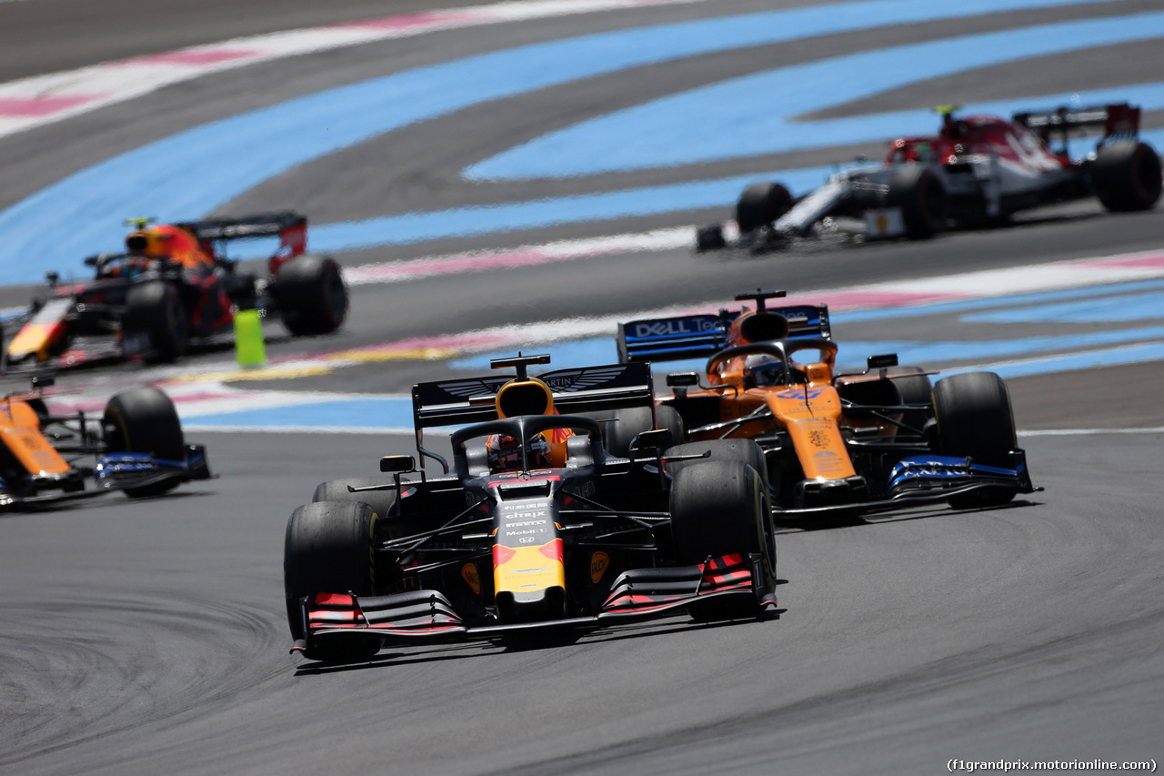 GP FRANCIA, 23.06.2019 - Gara, Max Verstappen (NED) Red Bull Racing RB15 e Carlos Sainz Jr (ESP) Mclaren F1 Team MCL34
