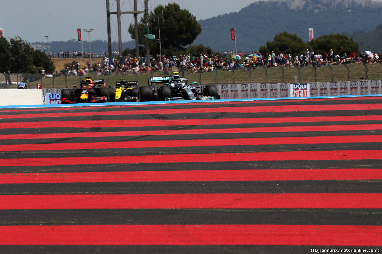 GP FRANCIA, 21.06.2019 - Prove Libere 2, Max Verstappen (NED) Red Bull Racing RB15, Nico Hulkenberg (GER) Renault Sport F1 Team RS19 e Valtteri Bottas (FIN) Mercedes AMG F1 W010