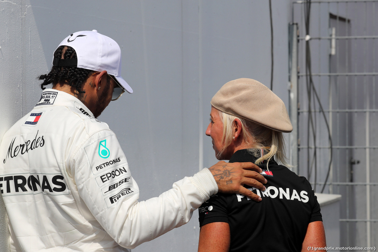 GP GERMANIA, 27.07.2019 - Qualifiche, Lewis Hamilton (GBR) Mercedes AMG F1 W10 pole position with Angela Cullen (NZL) Mercedes AMG F1 Physiotherapist of Lewis Hamilton (GBR)