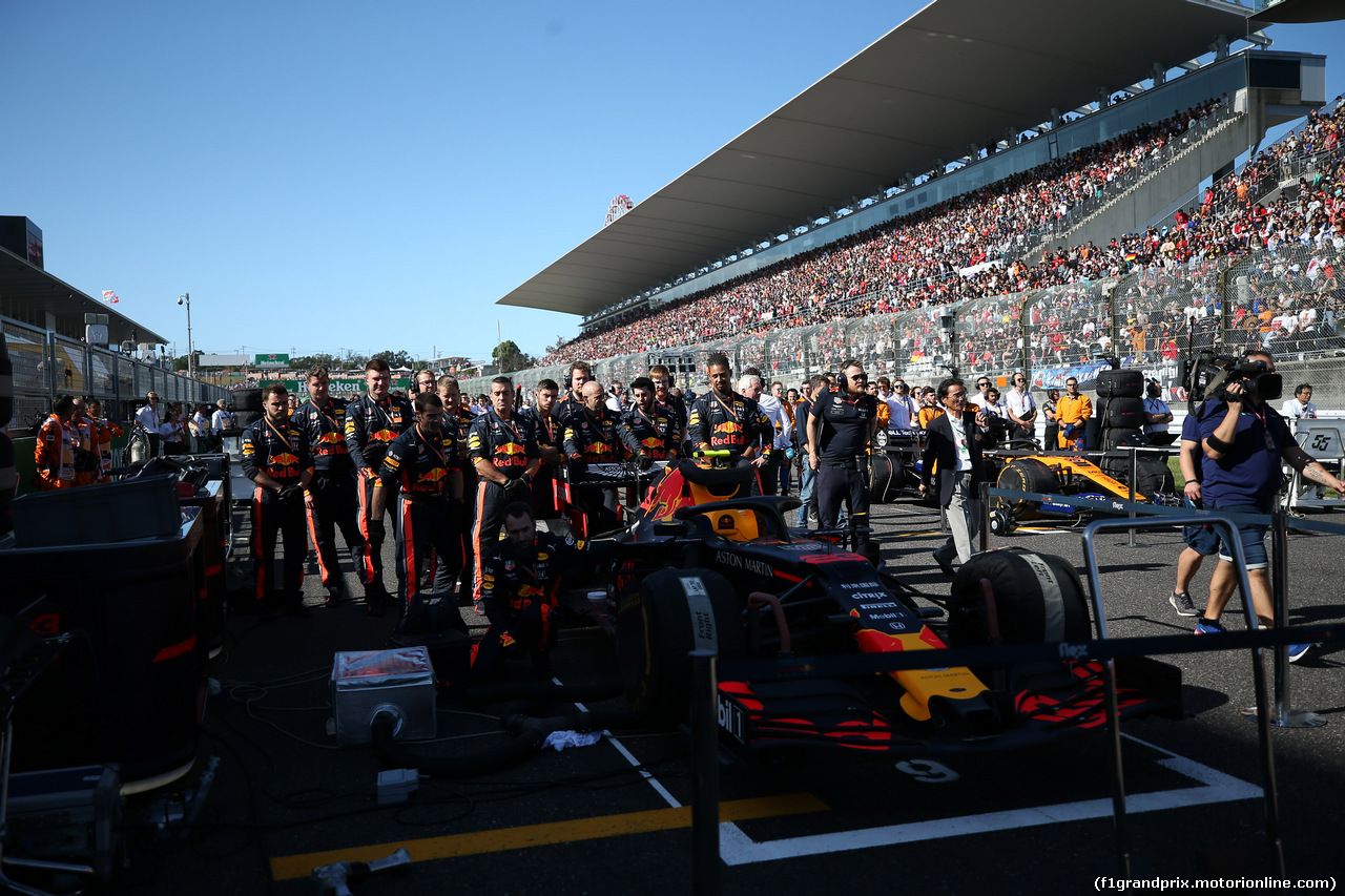 GP GIAPPONE, 13.10.2019- partenzaing grid,  Max Verstappen (NED) Red Bull Racing RB15
