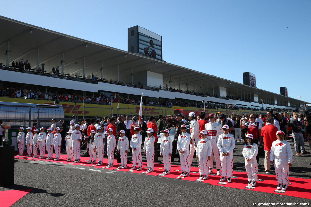 GP GIAPPONE, 13.10.2019- partenzaing grid, all the drivers for the national anthem