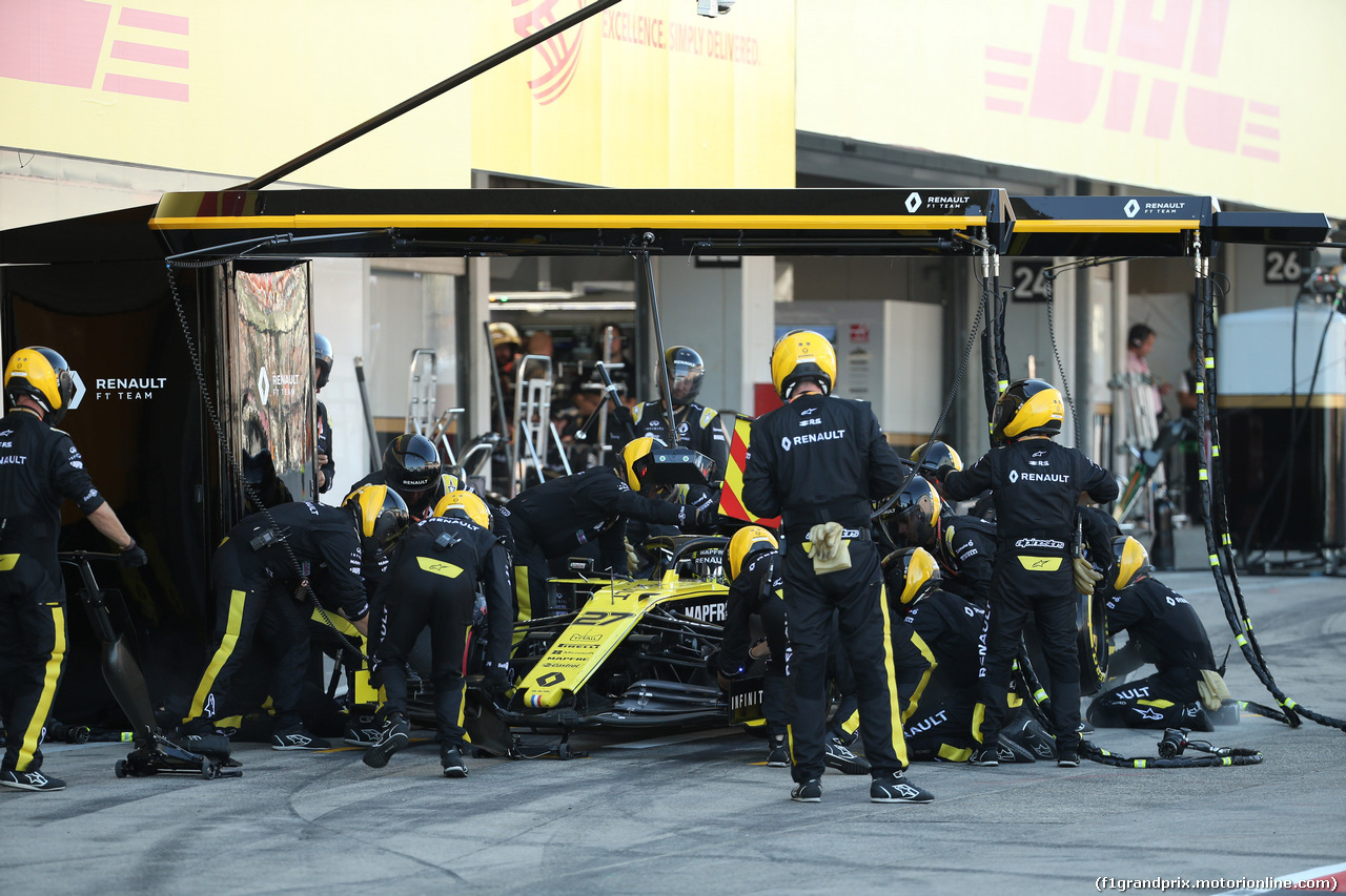 GP GIAPPONE, 13.10.2019- Gara, Nico Hulkenberg (GER) Renault Sport F1 Team RS19 during pit stop