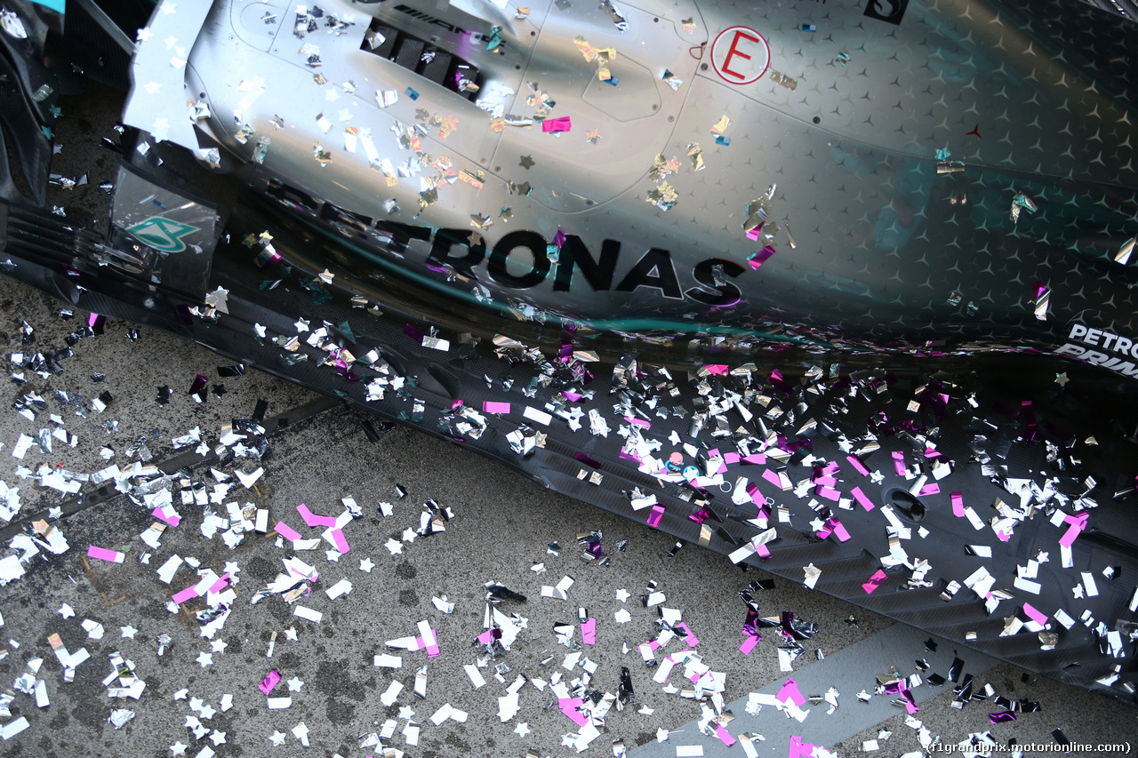 GP GIAPPONE, 13.10.2019- Mercedes AMG F1 team celebrates the victory of Valtteri Bottas (FIN) Mercedes AMG F1 W10 EQ Power, the 3rd place of Lewis Hamilton (GBR) Mercedes AMG F1 W10 EQ Power e the winning of 2019 constructor championship