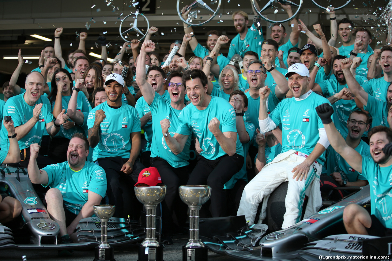 GP GIAPPONE, 13.10.2019- Mercedes AMG F1 team celebrates the victory of Valtteri Bottas (FIN) Mercedes AMG F1 W10 EQ Power, the 3rd place of Lewis Hamilton (GBR) Mercedes AMG F1 W10 EQ Power e the winning of 2019 constructor championship