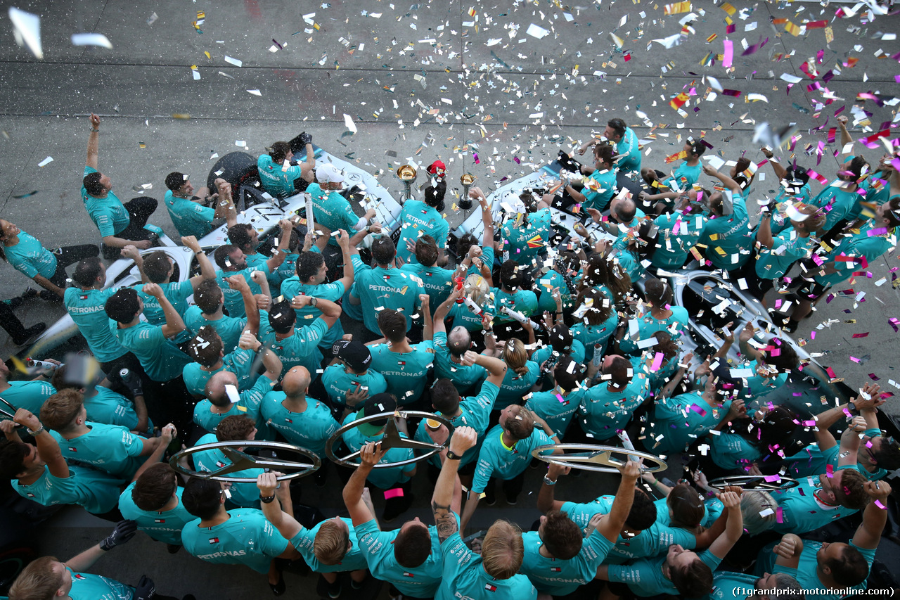 GP GIAPPONE, 13.10.2019- Mercedes AMG F1 team celebrates the victory of Valtteri Bottas (FIN) Mercedes AMG F1 W10 EQ Power, the 3rd place of Lewis Hamilton (GBR) Mercedes AMG F1 W10 EQ Power e the winning of 2019 constructor championship