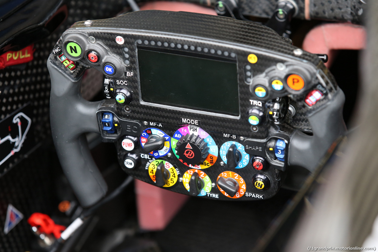 GP GRAN BRETAGNA, 11.07.2019- Haas F1 Team VF-19 steering wheel