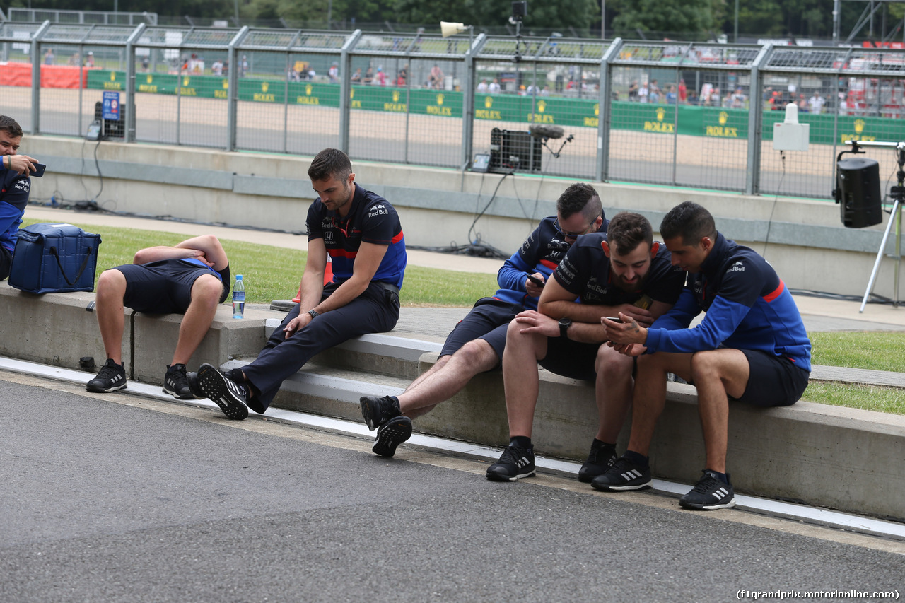 GP GRAN BRETAGNA, 11.07.2019- Scuderia Toro Rosso meccanici