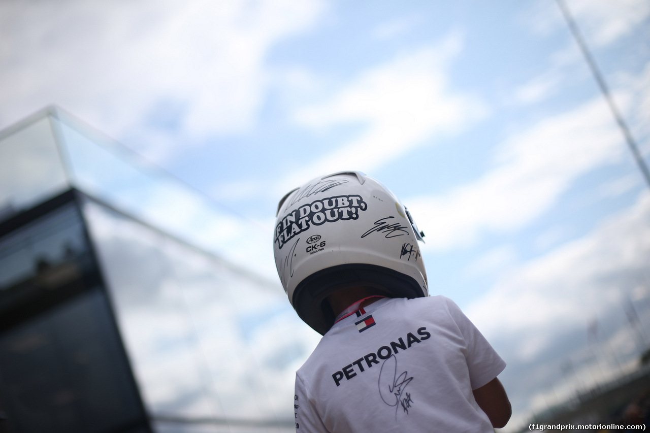 GP GRAN BRETAGNA, 11.07.2019- Children in the paddock