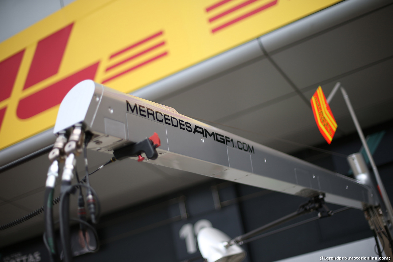 GP GRAN BRETAGNA, 11.07.2019- Mercedes AMG F1 pit equipment deetail