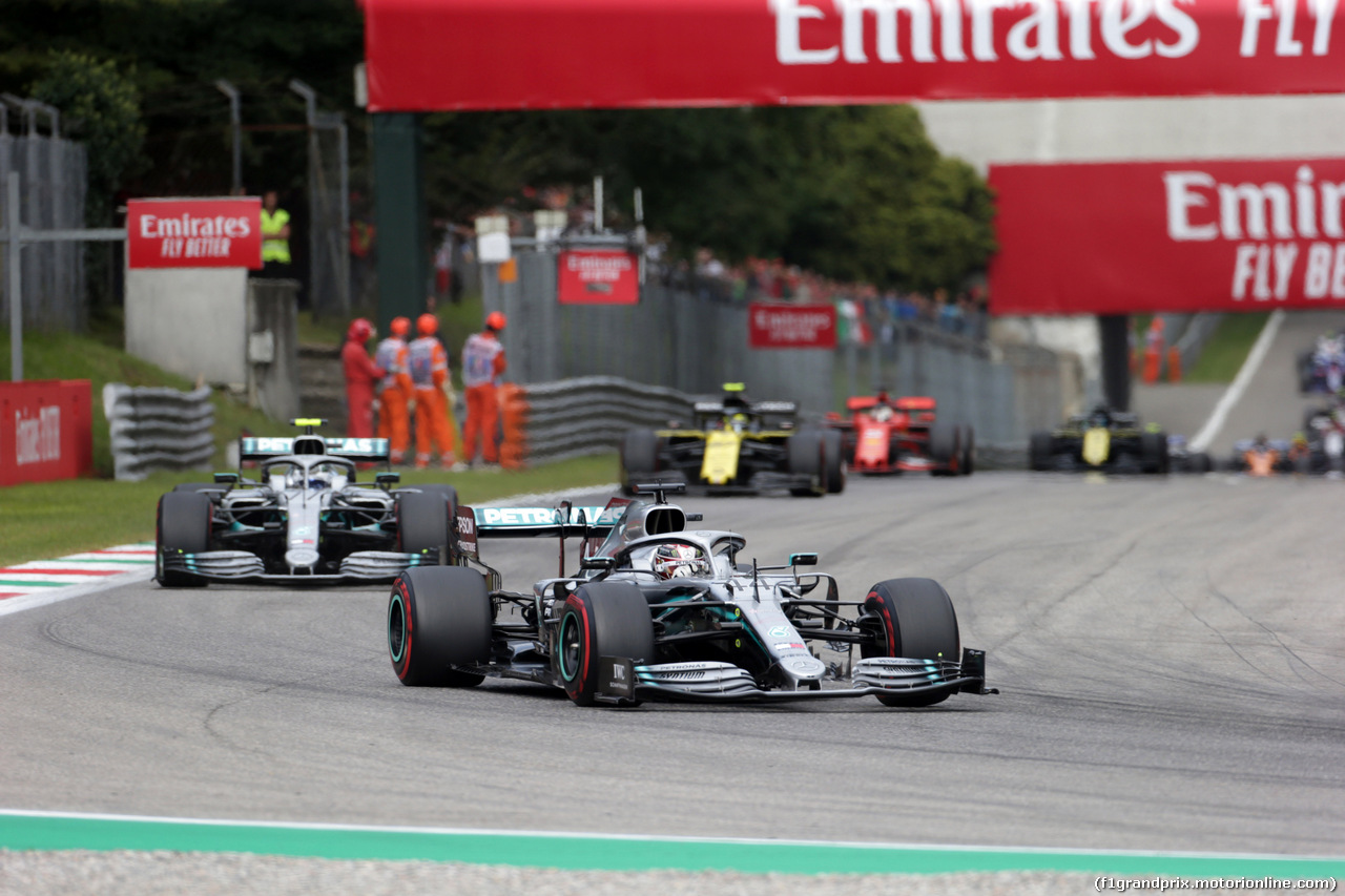 GP ITALIA, 08.09.2019 - Gara, Lewis Hamilton (GBR) Mercedes AMG F1 W10 davanti a Valtteri Bottas (FIN) Mercedes AMG F1 W010