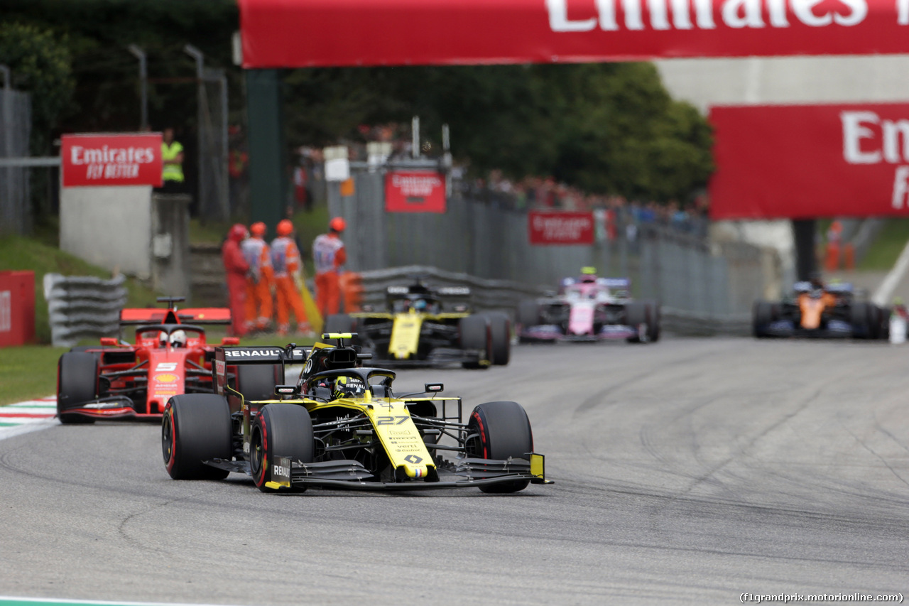 GP ITALIA, 08.09.2019 - Gara, Nico Hulkenberg (GER) Renault Sport F1 Team RS19 davanti a Sebastian Vettel (GER) Ferrari SF90