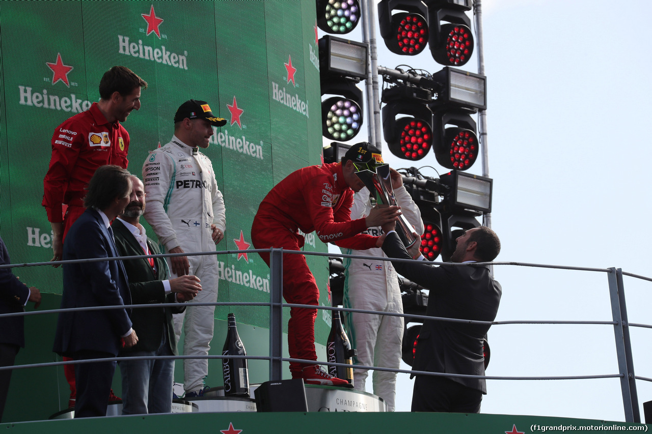 GP ITALIA, 08.09.2019 - Gara, Charles Leclerc (MON) Ferrari SF90 vincitore with Vincenzo Spatafora (ITA) ministro dello Sport e delle Politiche giovanili.