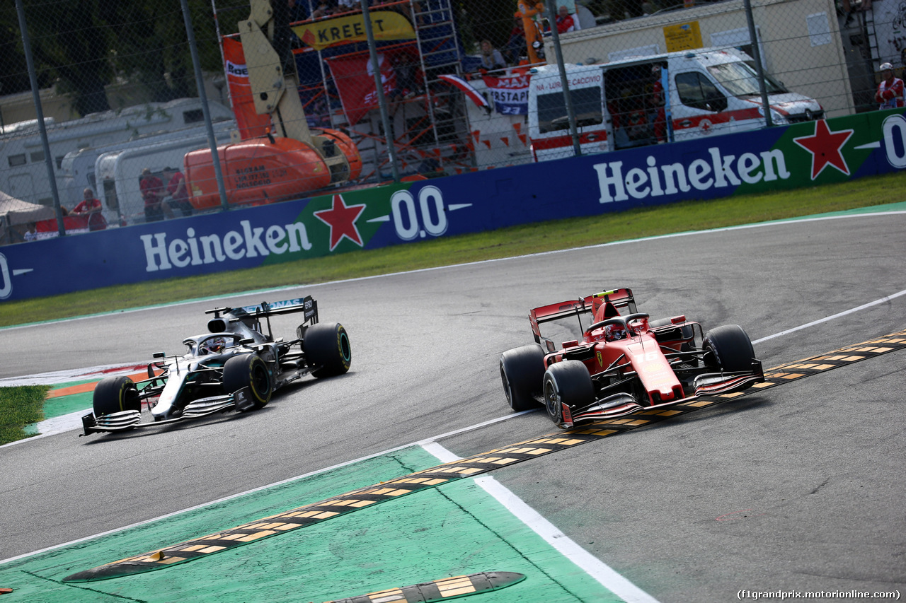 GP ITALIA, 08.09.2019 - Gara, Lewis Hamilton (GBR) Mercedes AMG F1 W10 e Charles Leclerc (MON) Ferrari SF90