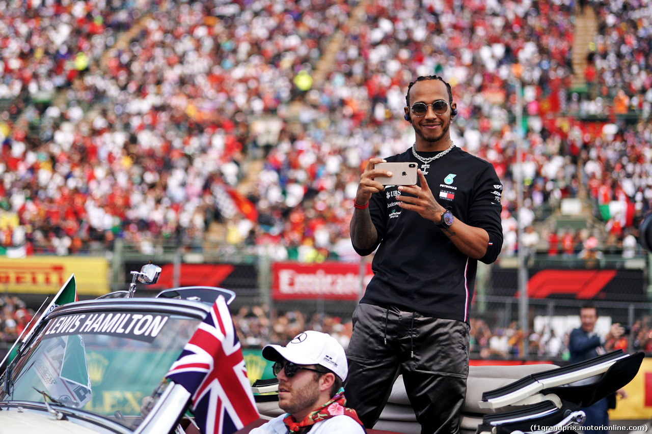 GP MESSICO, Lewis Hamilton (GBR) Mercedes AMG F1 on the drivers parade.                               
27.10.2019.