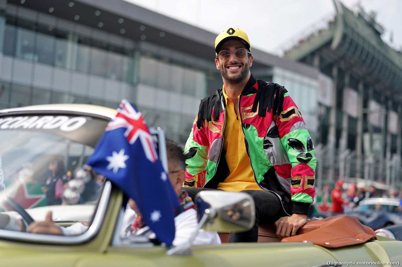 GP MESSICO, Daniel Ricciardo (AUS) Renault F1 Team on the drivers parade.                               
27.10.2019.