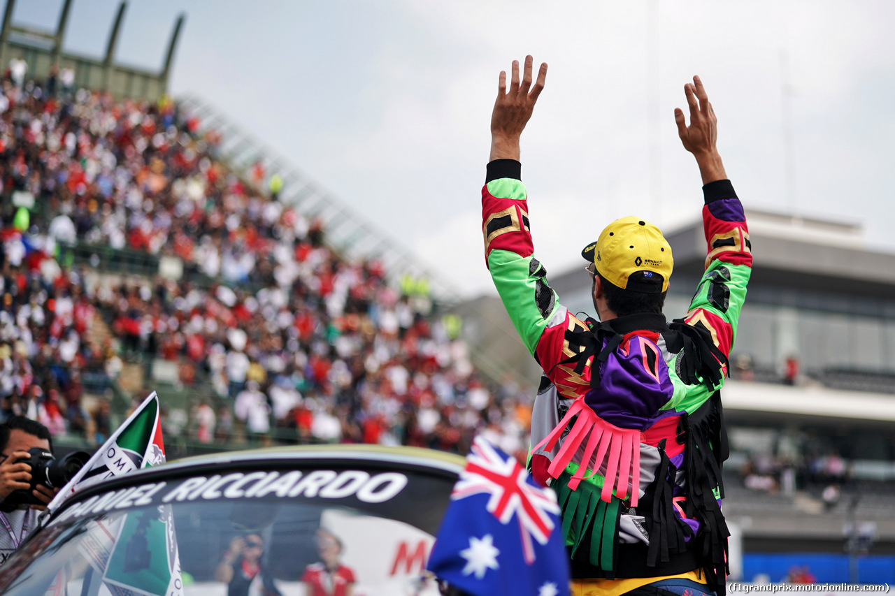 GP MESSICO, Daniel Ricciardo (AUS) Renault F1 Team on the drivers parade.                               
27.10.2019.
