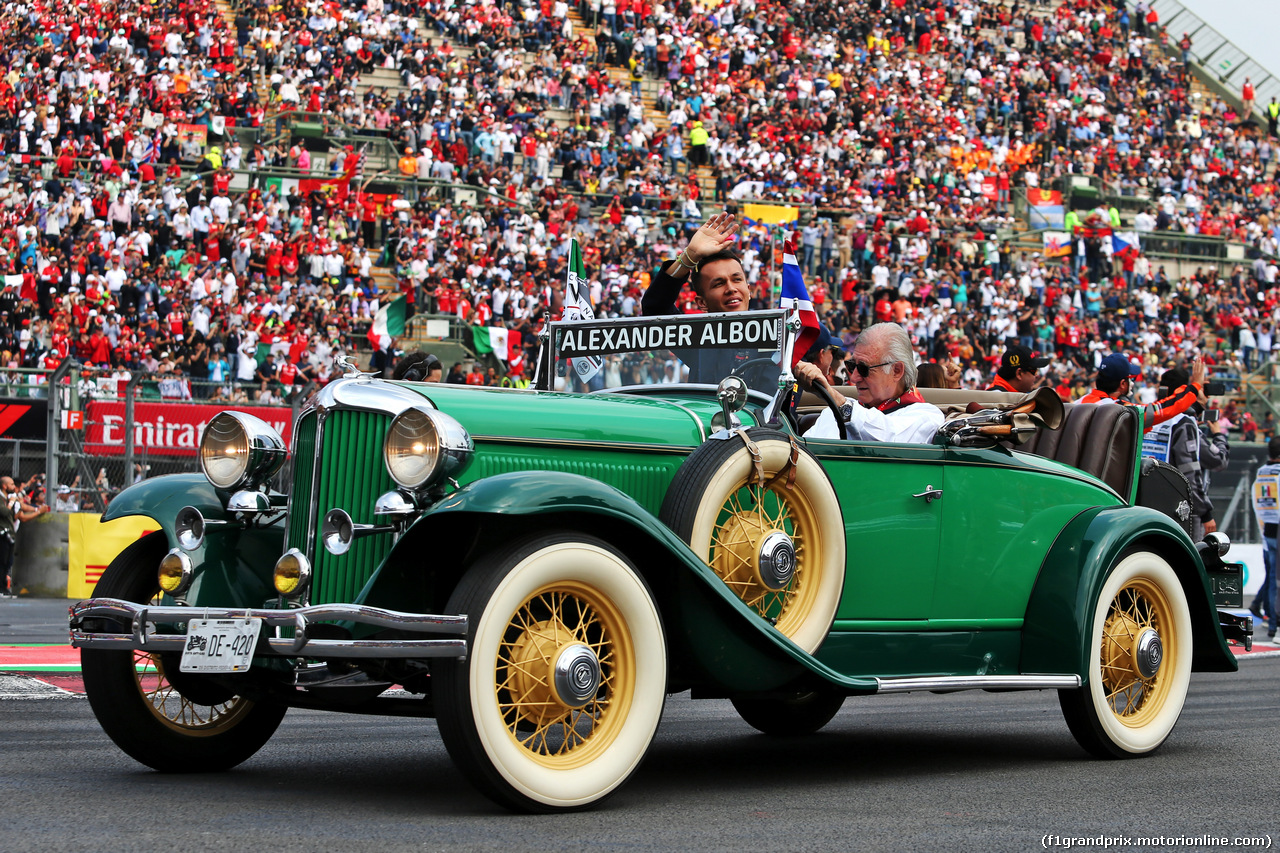 GP MESSICO, Alexander Albon (THA) Red Bull Racing on the drivers parade.
27.10.2019.