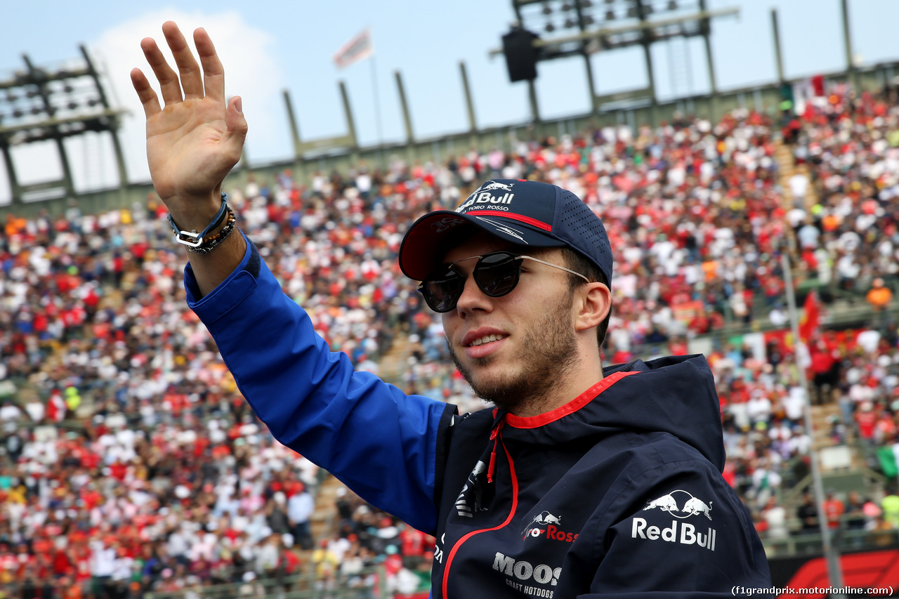GP MESSICO, Pierre Gasly (FRA) Scuderia Toro Rosso on the drivers parade.
27.10.2019.