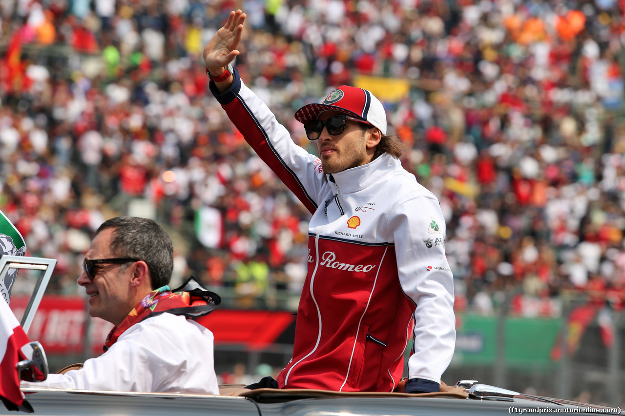 GP MESSICO, Antonio Giovinazzi (ITA) Alfa Romeo Racing on the drivers parade.
27.10.2019.