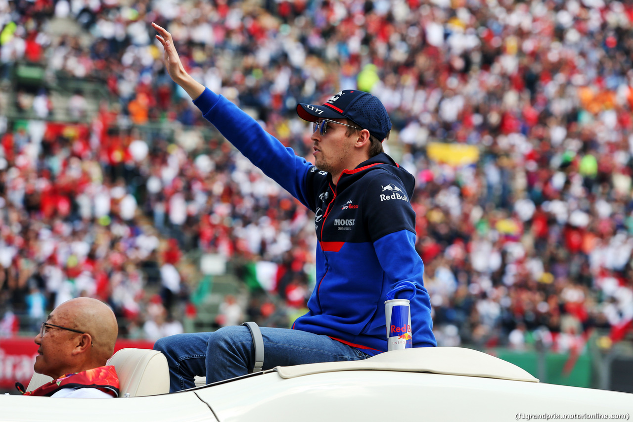 GP MESSICO, Daniil Kvyat (RUS) Scuderia Toro Rosso on the drivers parade.
27.10.2019.