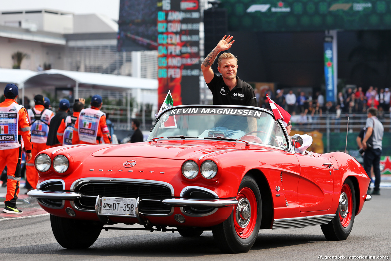 GP MESSICO, Kevin Magnussen (DEN) Haas F1 Team on the drivers parade.
27.10.2019.