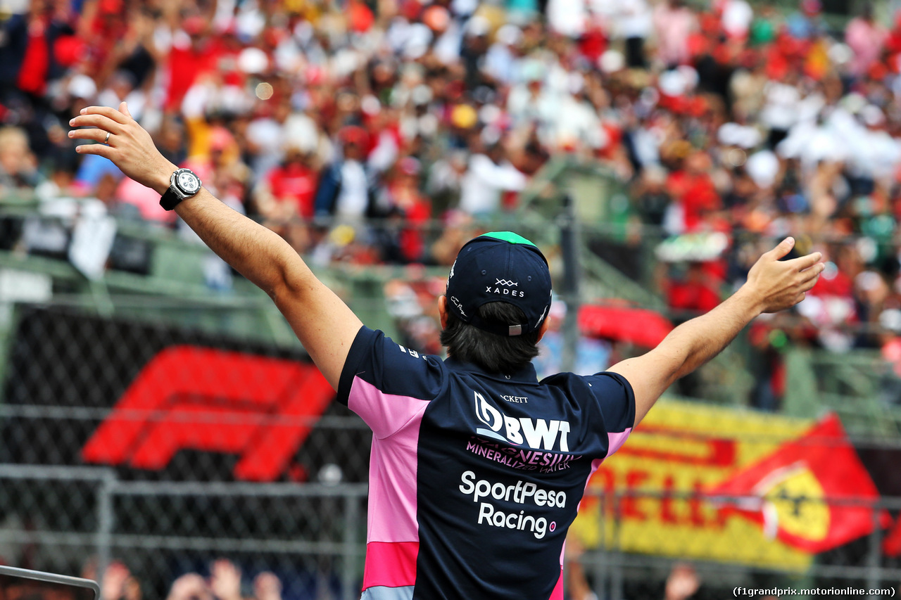 GP MESSICO, Sergio Perez (MEX) Racing Point F1 Team on the drivers parade.
27.10.2019.