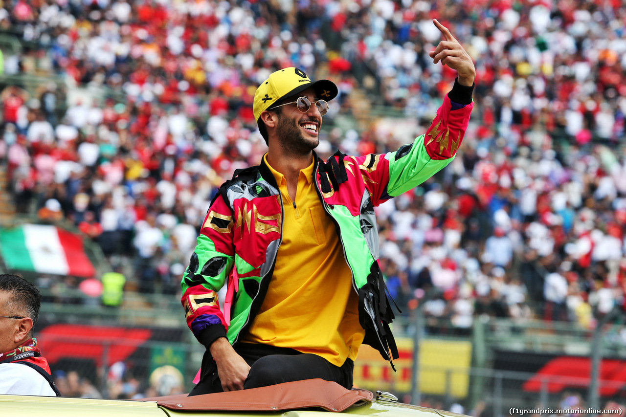 GP MESSICO, Daniel Ricciardo (AUS) Renault F1 Team on the drivers parade.
27.10.2019.