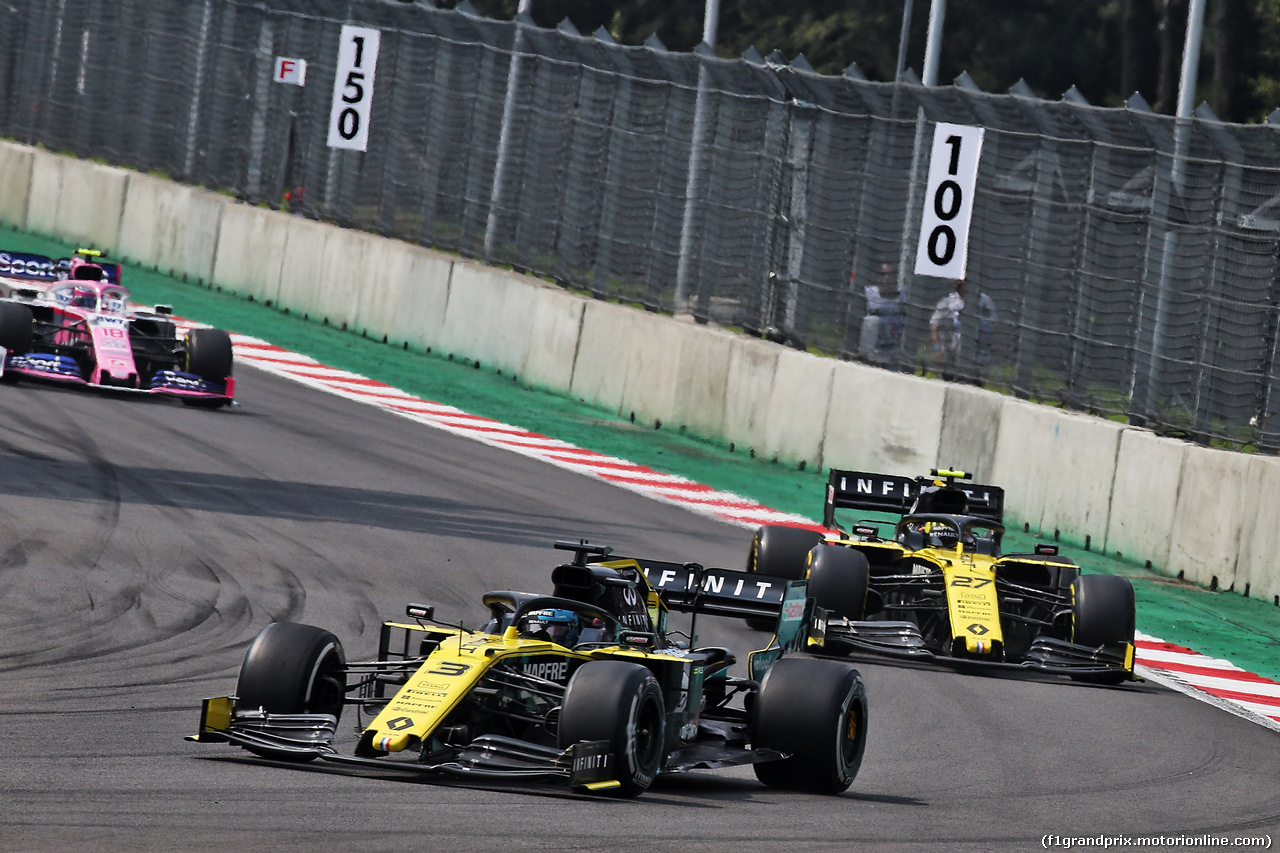 GP MESSICO, Daniel Ricciardo (AUS) Renault F1 Team RS19 davanti a team mate Nico Hulkenberg (GER) Renault F1 Team RS19.
27.10.2019.
