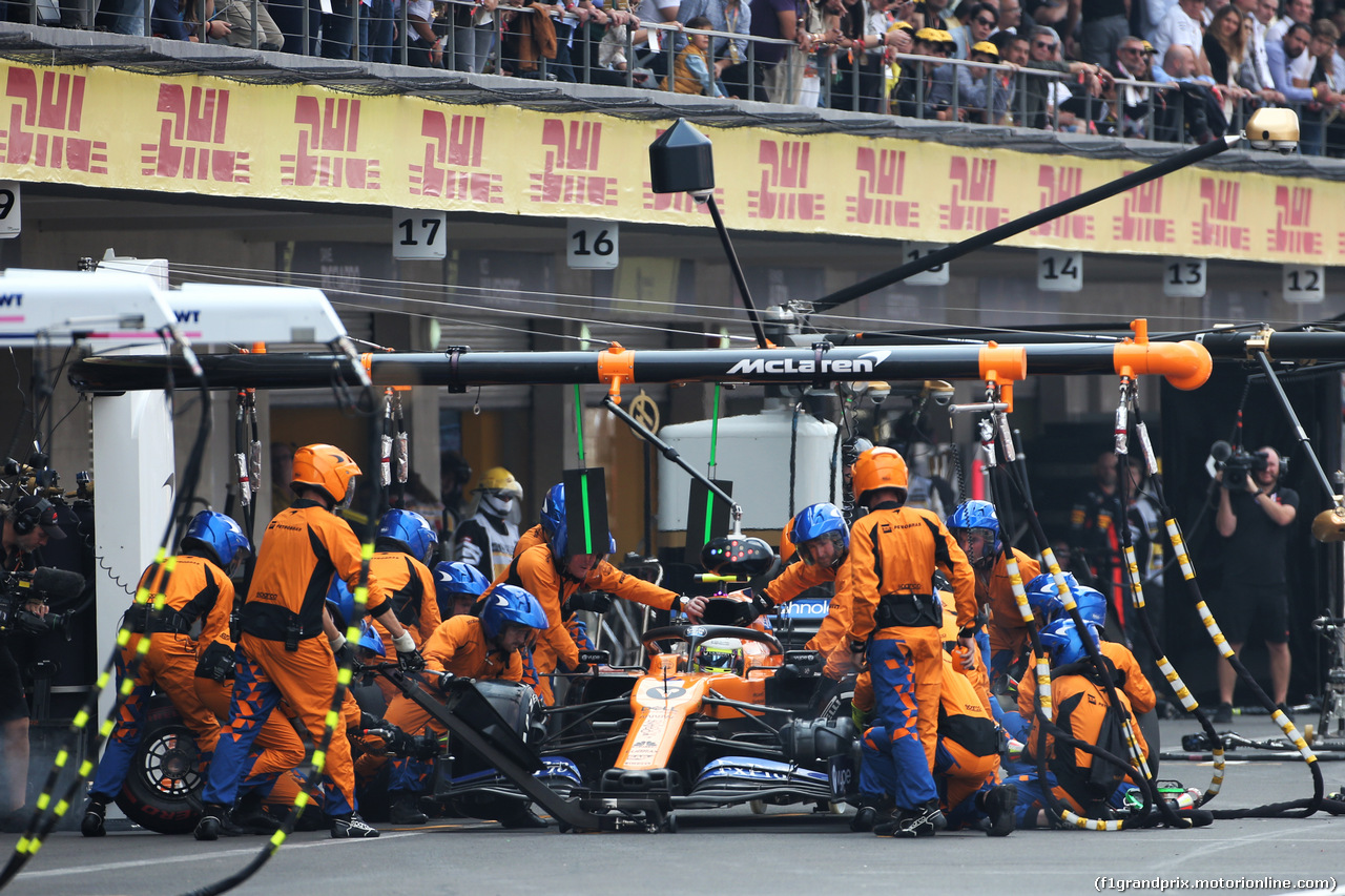 GP MESSICO, Lando Norris (GBR) McLaren MCL34 makes a pit stop.
27.10.2019.