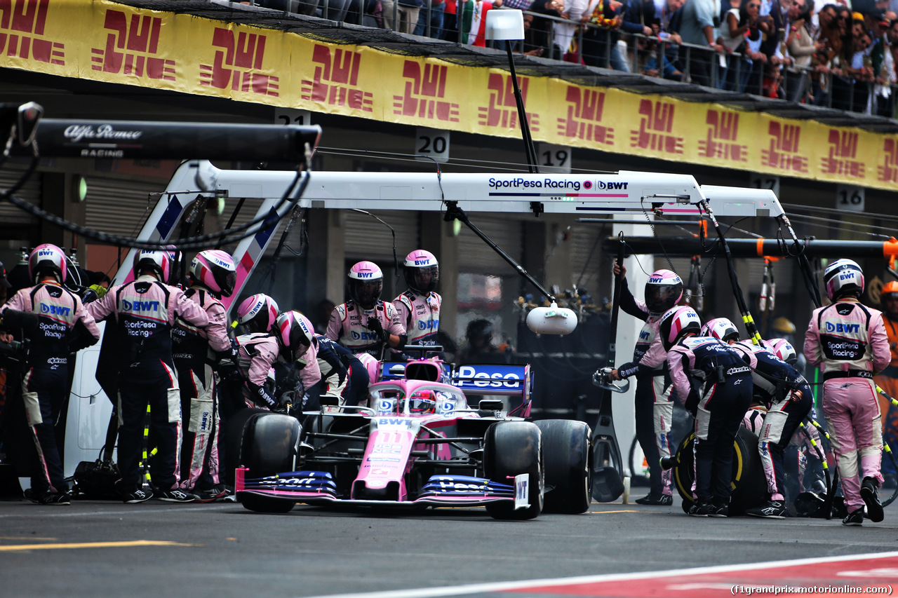 GP MESSICO, Sergio Perez (MEX) Racing Point F1 Team RP19 makes a pit stop.
27.10.2019.
