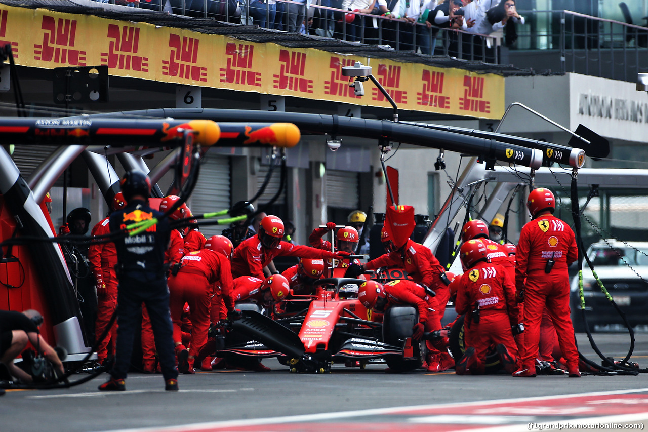 GP MESSICO, Sebastian Vettel (GER) Ferrari SF90 makes a pit stop.
27.10.2019.