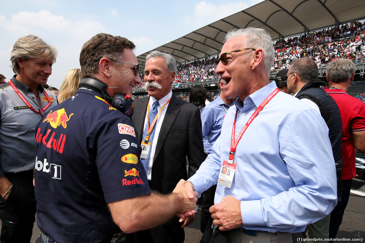 GP MESSICO, (L to R): Christian Horner (GBR) Red Bull Racing Team Principal with Chase Carey (USA) Formula One Group Chairman e Greg Maffei (USA) Liberty Media Corporation President e Chief Executive Officer on the grid.
27.10.2019.